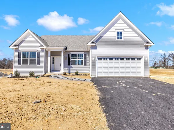 129 Petrelia Dr, Honey Brook, PA 19344