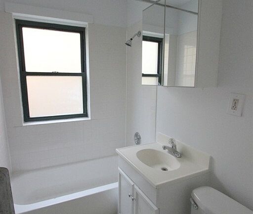 5th image of 2330 N Spaulding Ave #23322A
