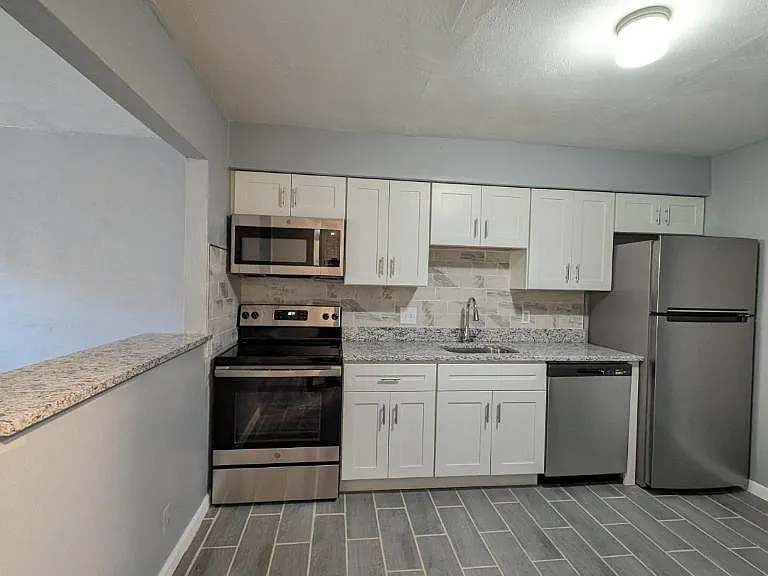 7230 Southwest Ave #9 — Photo 4