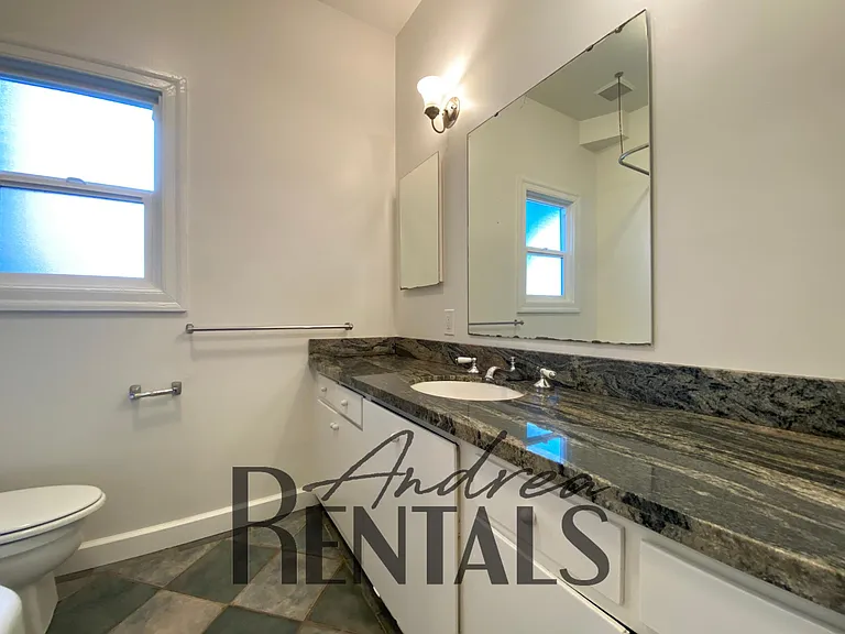 1147 Virginia St — Photo 15