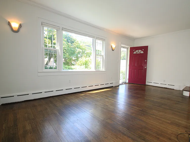 38 Glenwood Blvd — Photo 4