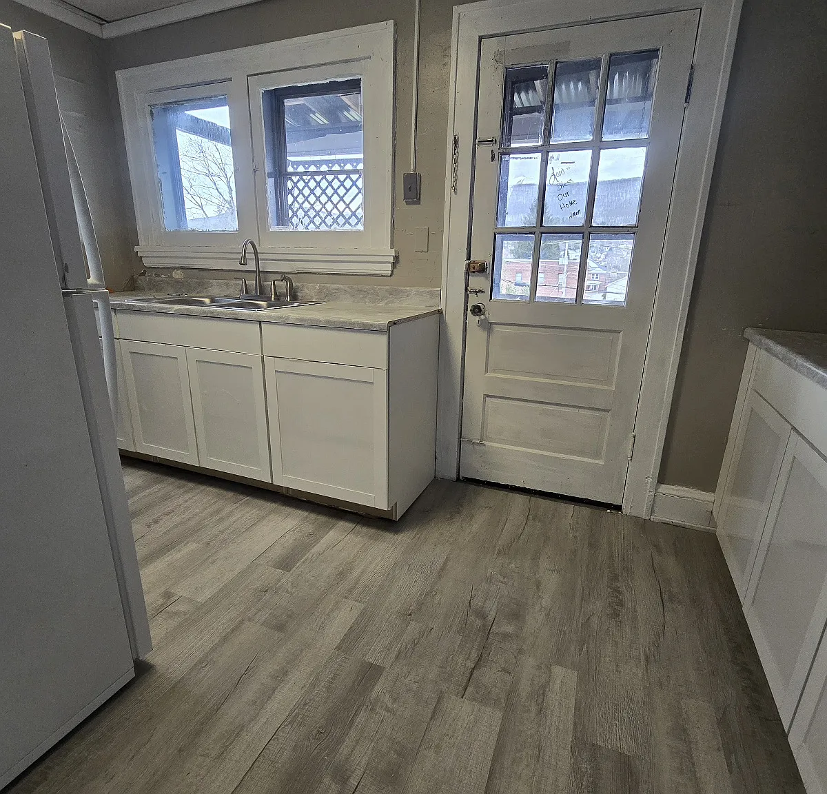 325 -327 Frederick Street Apartments - 325 1\2 — Photo 4