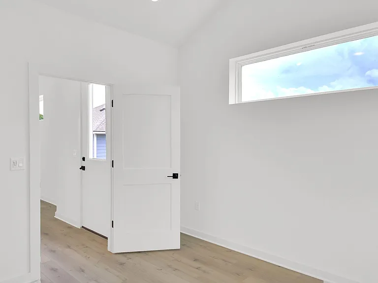 7208 Providence Ave #3B — Photo 2