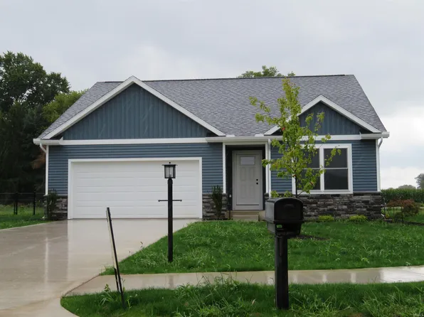 18500 Falcons Lair Ct, New Paris, IN 46553