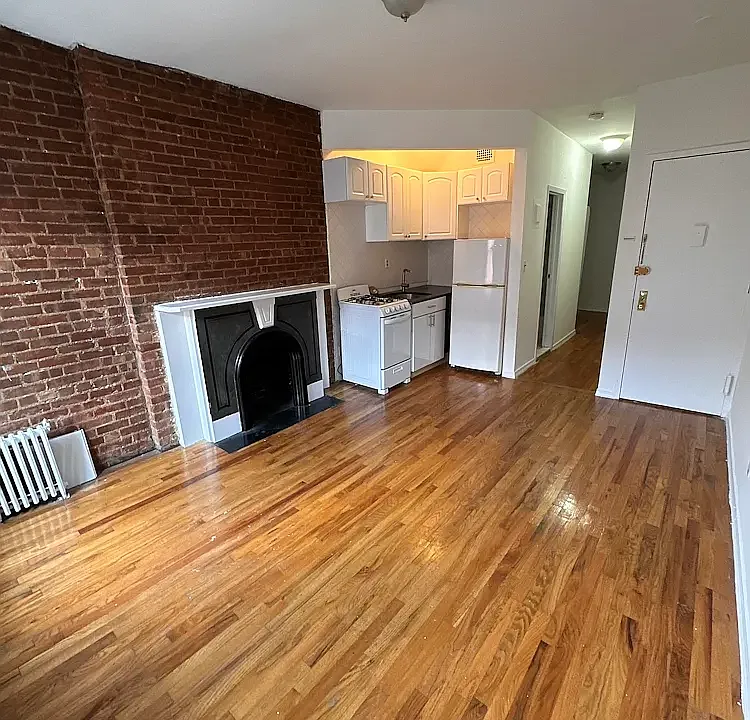 426 W 48th St #3EF
