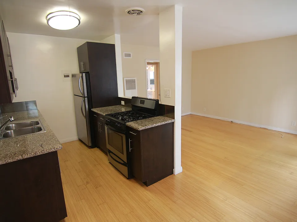 924 Hancock Ave #2
