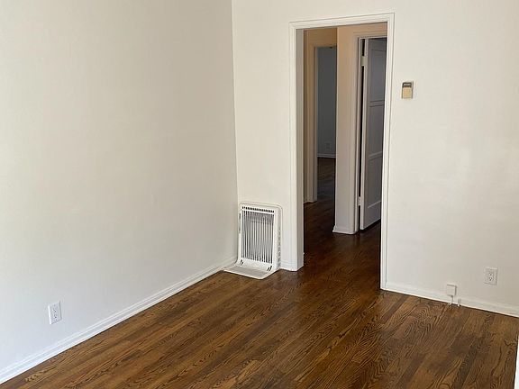 5th image of 5029 Cahuenga Blvd