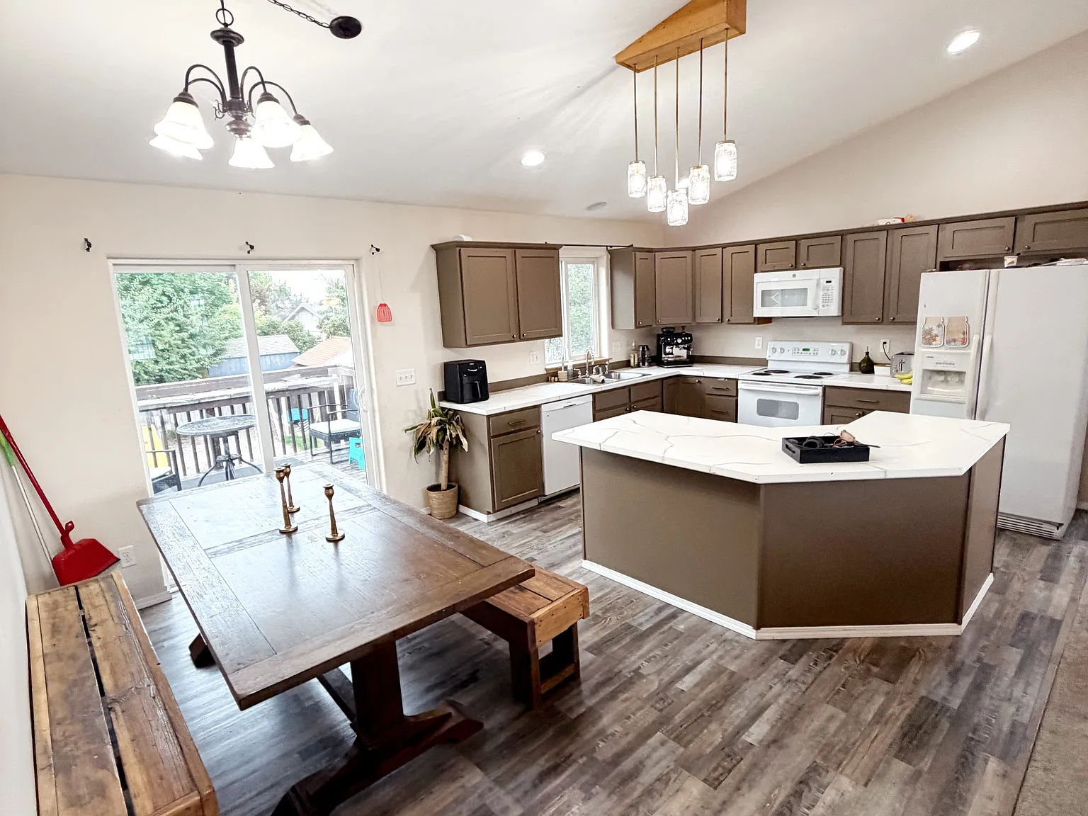 1708 E Pease Ln — Photo 2