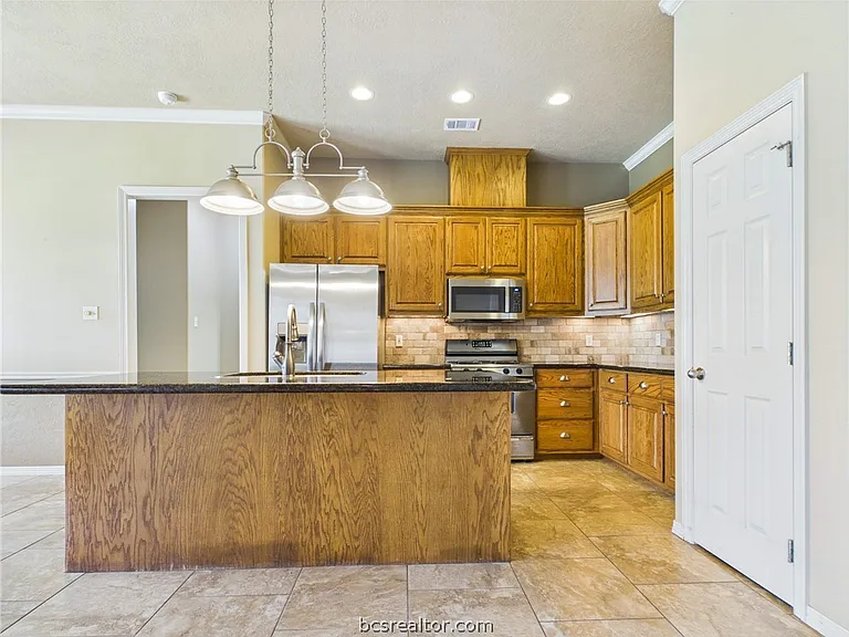 2305 Kendal Green Cir — Photo 12
