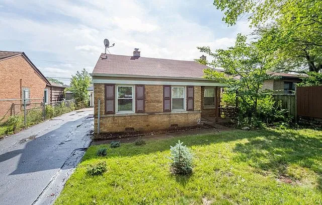 8207 N Waukegan Rd photo 1