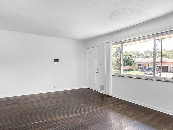 5th image of 5618 E 40th St