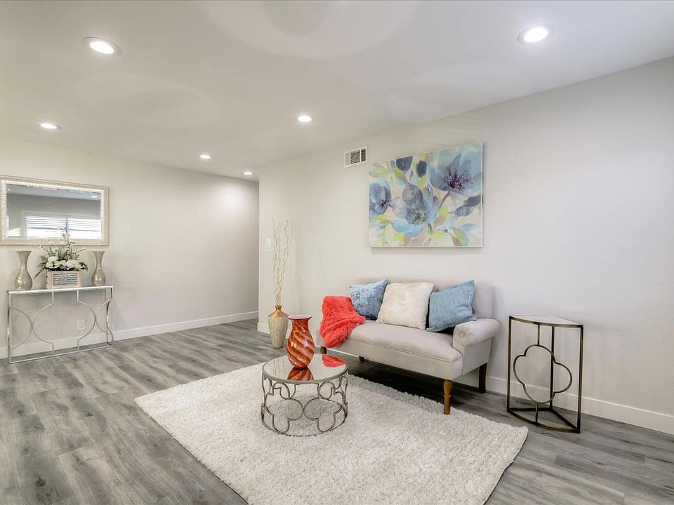 1st image of 5528 Spinnaker Dr