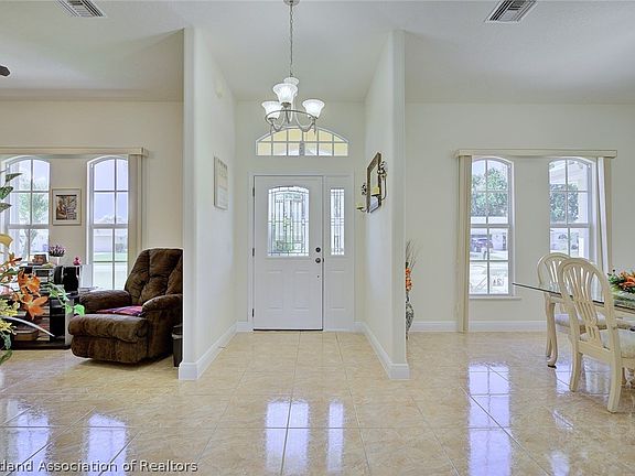 4th image of 2320 Jackson Dr
