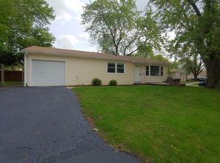 100 Adobe Cir, Carpentersville, IL 60110