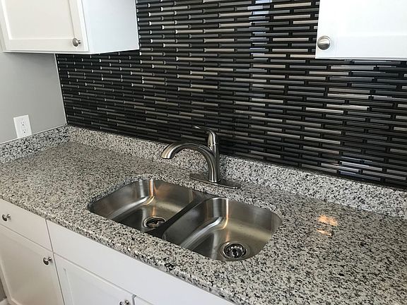 4th image of 969 Smith Ave S #4