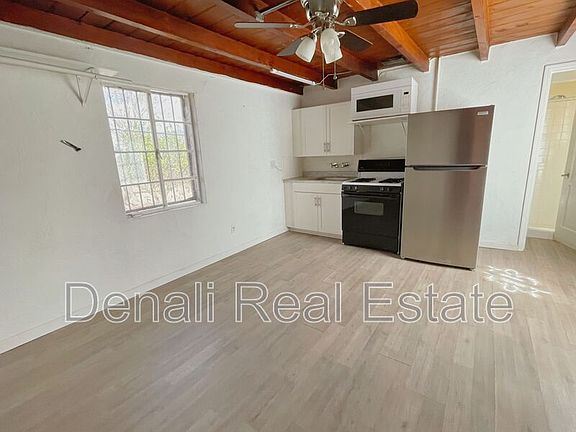 4th image of 2519 N Estrella Ave APT D