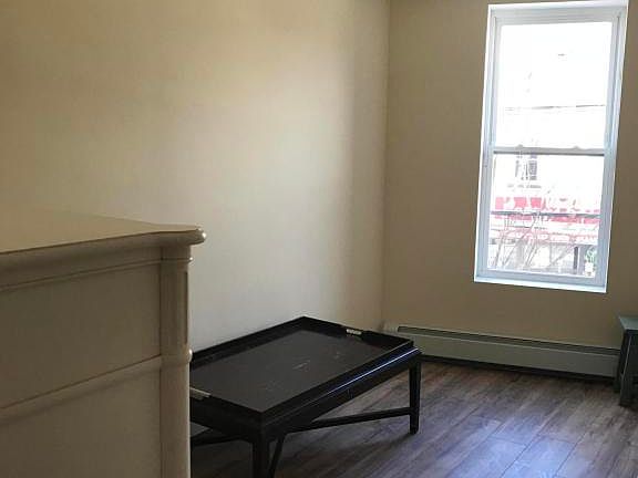 4th image of 638 Bay St #2A