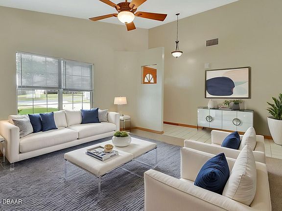 5th image of 941 Village Lake Dr N