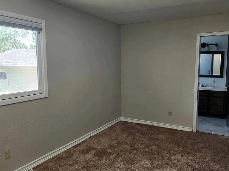 2911 Vermillion Dr — Photo 10