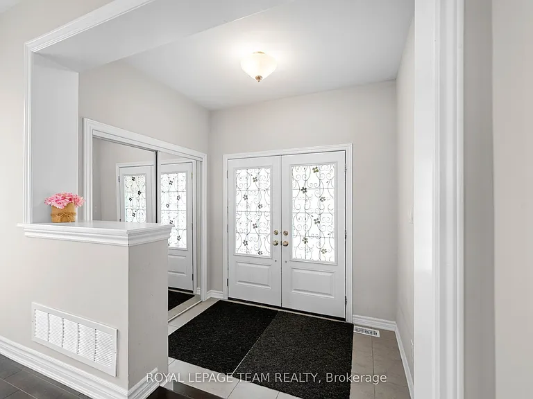 127 Solaris Dr — Photo 2
