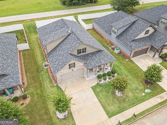 2nd image of 531 Carleton Pl