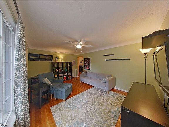 4th image of 14528 Harley Ave