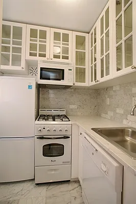 Rented by Corcoran | media 25