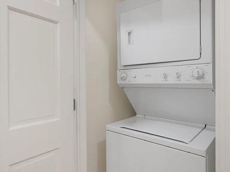 115 E Cross St — Photo 14