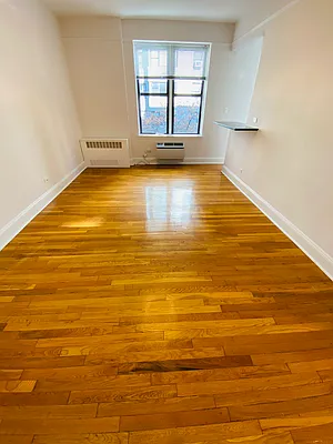 Rented by Metropolis Real Estate of Manhattan | media 7