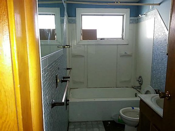 5th image of 77 Hackett Dr
