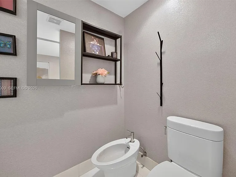 2950 NE 188th St #406 — Photo 24