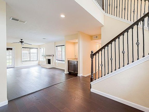 5th image of 2039 Shorewood Ln