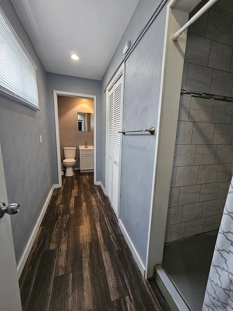 313 E Locust Street — Photo 4