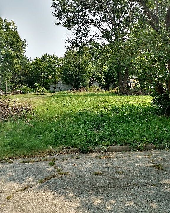 2nd image of 412 S 1st St