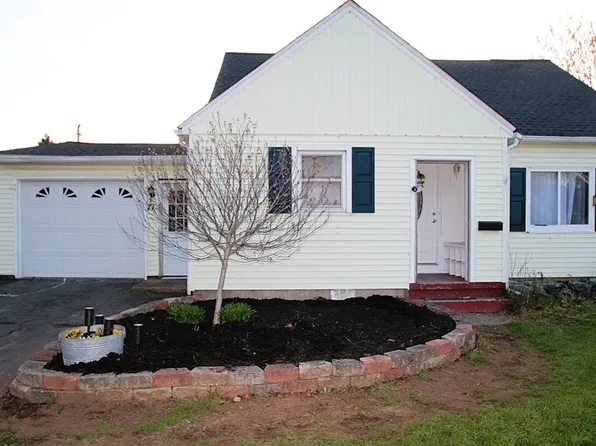 71 Standish Rd, Rochester, NY 14626