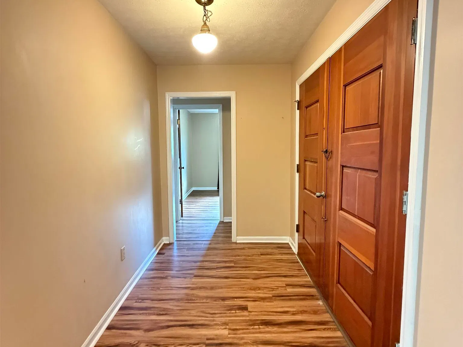 3 bed, 2.0 bath, 1353 sqft, $1,450 — Photo 2