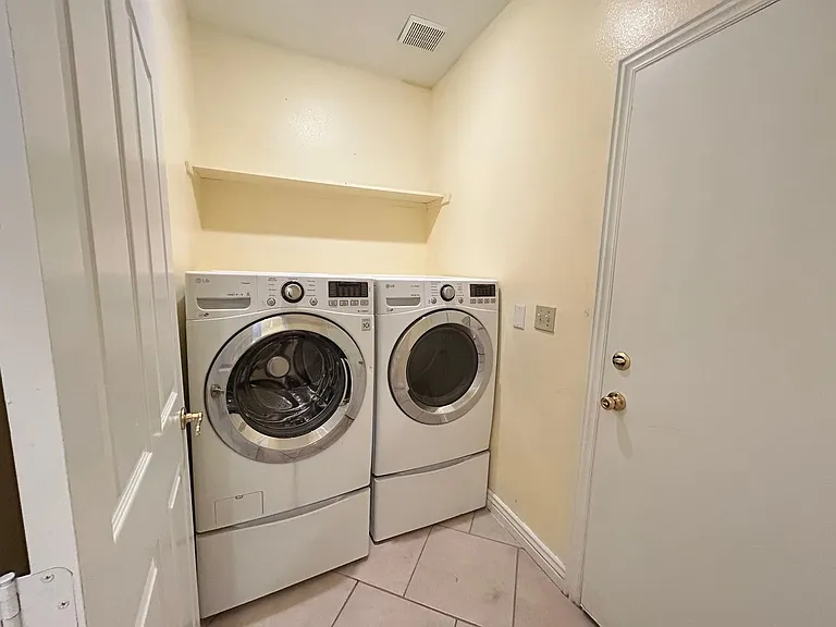 4685 E Wyoming Ave — Photo 14