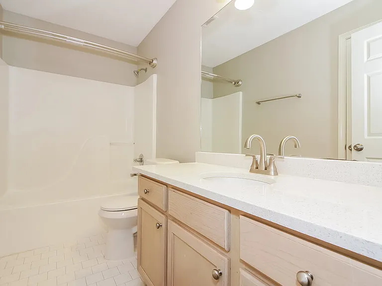 600 Ashley Glen Cir W — Photo 18