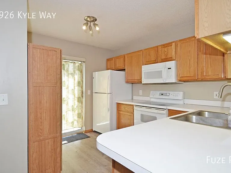 1926 Kyle Way — Photo 6