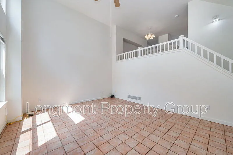 3 bed, 3.0 bath, 2350 sqft, $2,540 — Photo 2