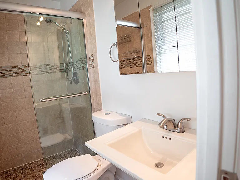 Upstairs Master Bedroom Bathroom