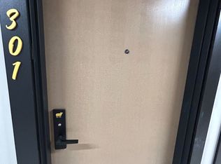 195 McCaul St #301, Toronto, ON M5T 0E5