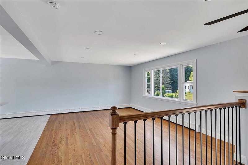 3rd image of 27 Clearview Boulevard
