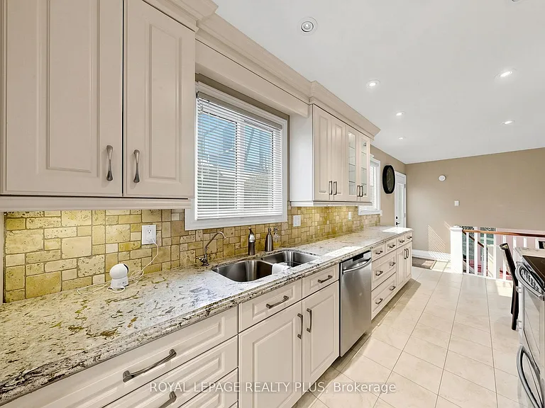 2328 Yolanda Dr — Photo 5