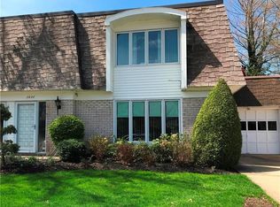 2620 S Green Rd, University Heights, OH 44122