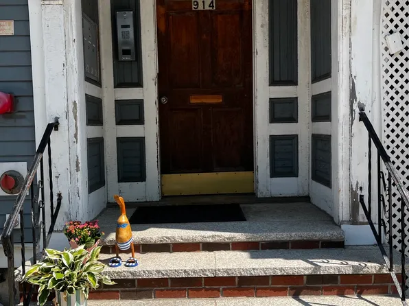 914 E Broadway #2, South Boston, MA 02127