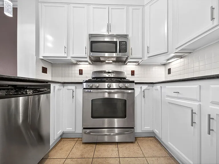15825 John Diskin Cir — Photo 25