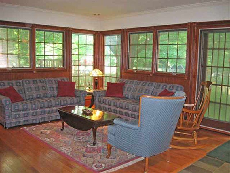 5th image of 52 PAYNE Avenue