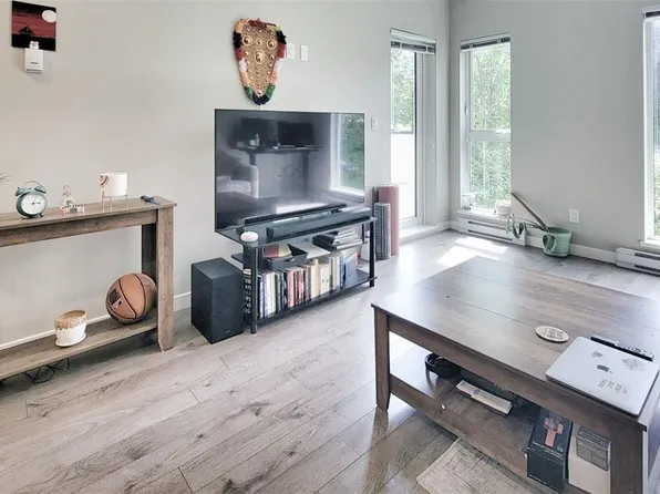 767 Tyee Rd #304, Victoria, BC V9A 0G5