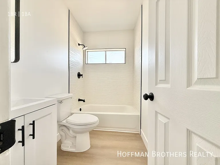 4639 W 17th St #8 — Photo 4